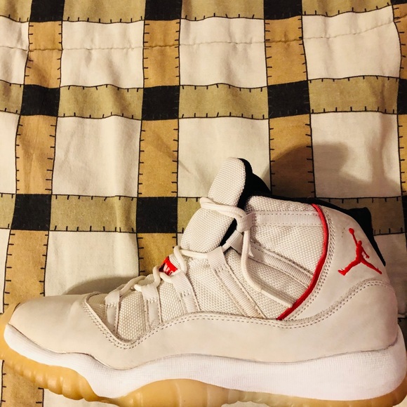 Jordan 11 Platinum Tint - Picture 8 of 8